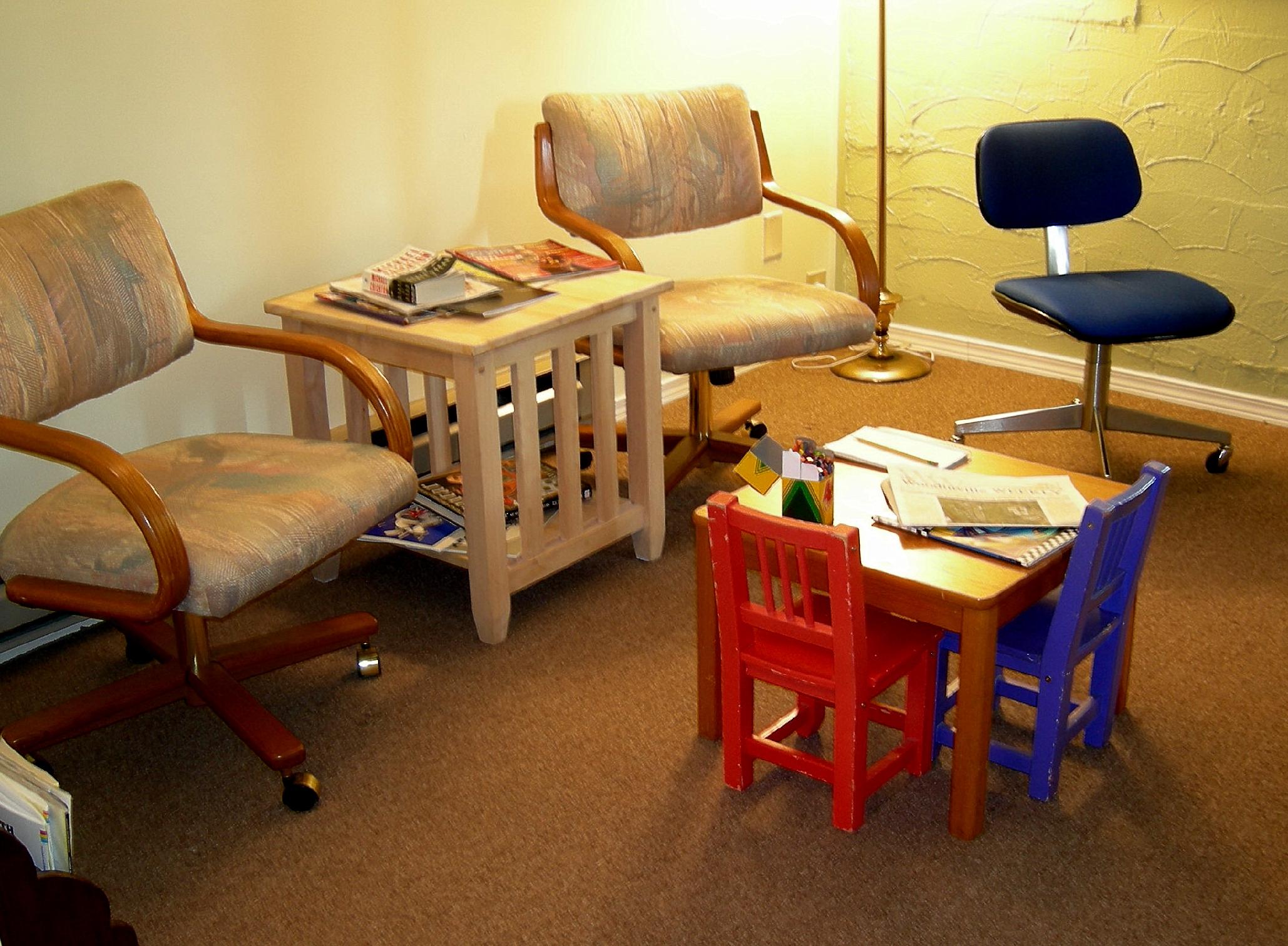 Waiting room at Alpine Music Studios in Woodinville, WA where students wait for guitar lessons and more